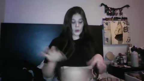 Snapshot of bitchesinthebasement chatting on 05-17-26, 01:58 bitchesinthebasement online show from 05-17-26, 01:58