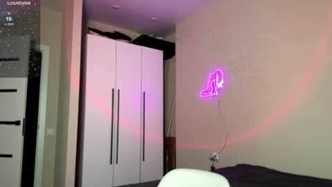 Snapshot of bklfeya chatting on 11-16-25, 05:29 bklfeya online show from 11-16-25, 05:29