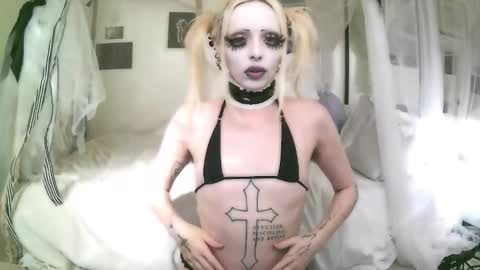 vampire fang  online show from 02-18-26, 11:01