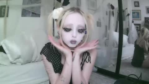 vampire fang  online show from 03-12-26, 06:36