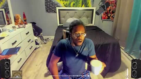 Snapshot of blaccanalmatters chatting on 01-08-25, 10:48 Plant Base Streamers From Pennsylvania online show from 01-08-25, 10:48