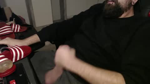 Snapshot of black_beard_slides chatting on 10-13-25, 03:01 black_beard_slides online show from 10-13-25, 03:01