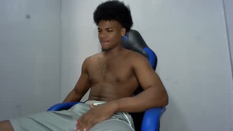 Snapshot of black_dicck chatting on 05-19-26, 03:40 tu morenito online show from 05-19-26, 03:40