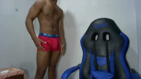 Snapshot of black_dicck chatting on 06-18-26, 04:00 tu morenito online show from 06-18-26, 04:00