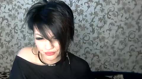 Snapshot of black_hot_01 chatting on 10-20-25, 06:25 black_hot_01 online show from 10-20-25, 06:25