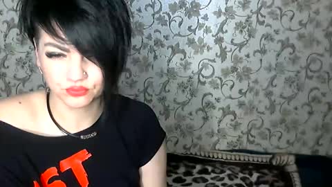 Snapshot of black_hot_01 chatting on 11-11-25, 11:32 black_hot_01 online show from 11-11-25, 11:32