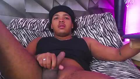 Snapshot of black_king_241 chatting on 02-04-25, 05:23 black_king_241 online show from 02-04-25, 05:23