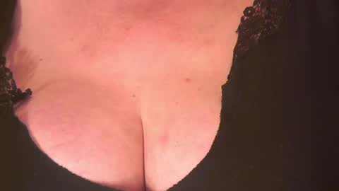 Snapshot of black_pearls chatting on 02-27-25, 10:31 Sarah online show from 02-27-25, 10:31