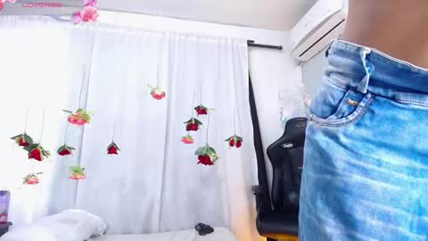 Snapshot of black_rosse_1 chatting on 02-26-25, 06:43 Tifany online show from 02-26-25, 06:43