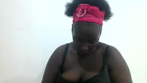 Snapshot of blackbeauty002 chatting on 12-21-25, 02:13 PACIFICA online show from 12-21-25, 02:13