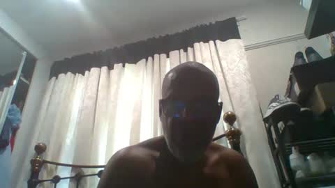 Snapshot of blackmanluv chatting on 05-06-26, 08:30 Me and her online show from 05-06-26, 08:30