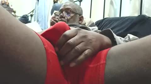 Snapshot of blackmanluv chatting on 05-12-26, 08:00 Me and her online show from 05-12-26, 08:00