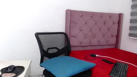 Snapshot of blacknikes chatting on 12-19-25, 02:18 Twtter 1MikeBeckford Onlyfns beckfordmike online show from 12-19-25, 02:18