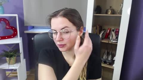 Z O E Y online show from 12-30-24, 09:16