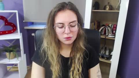 Z O E Y online show from 01-09-25, 08:45