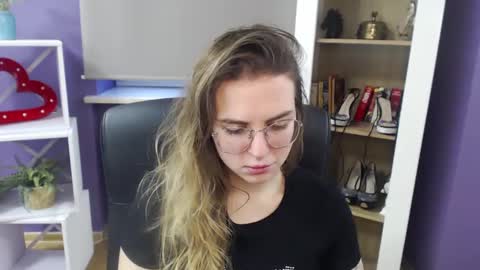 Z O E Y online show from 01-11-25, 08:43