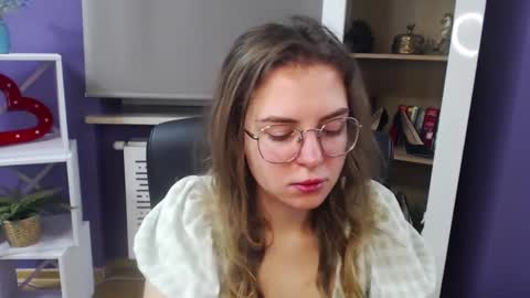 Z O E Y online show from 01-22-25, 05:37