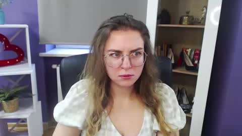 Z O E Y online show from 01-22-25, 09:13