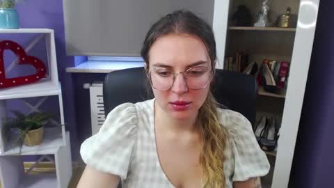 Z O E Y online show from 01-30-25, 08:54