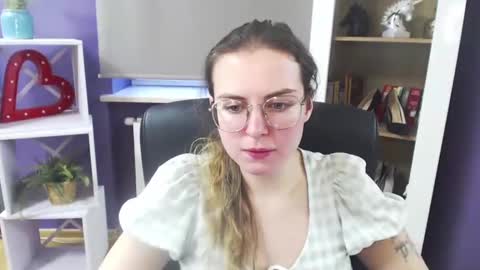 Z O E Y online show from 02-06-25, 08:39