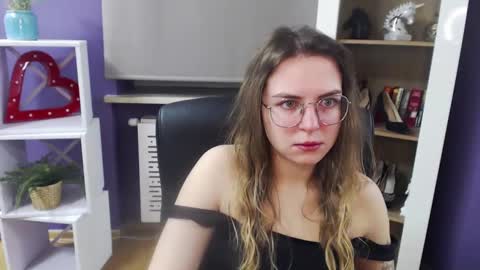 Z O E Y online show from 02-12-25, 05:37