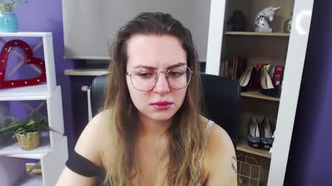 Z O E Y online show from 02-13-25, 05:16