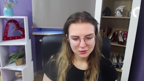 Z O E Y online show from 02-17-25, 06:20