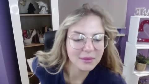 Z O E Y online show from 09-19-25, 04:25