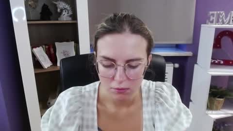 Z O E Y online show from 09-25-25, 05:00