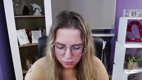 Z O E Y online show from 10-09-25, 04:54