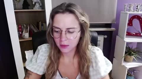 Z O E Y online show from 10-10-25, 04:33