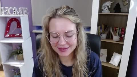 Z O E Y online show from 11-07-25, 06:02