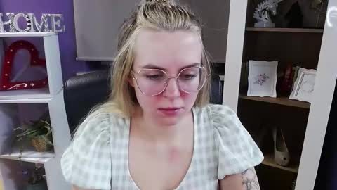 Z O E Y online show from 02-05-26, 06:07