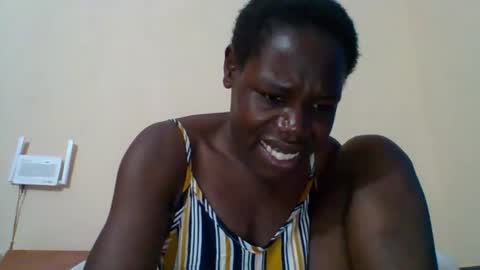 Snapshot of blacksexygal chatting on 05-08-26, 06:35 SARAH online show from 05-08-26, 06:35