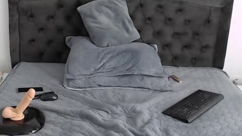 Mira online show from 03-11-25, 01:01