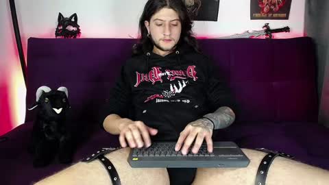 Snapshot of blackwolf_6 chatting on 12-04-24, 01:25 Dave online show from 12-04-24, 01:25