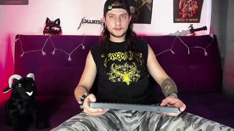 Snapshot of blackwolf_6 chatting on 12-16-24, 06:05 Dave online show from 12-16-24, 06:05