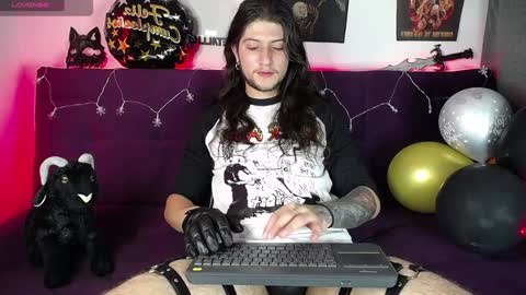 Snapshot of blackwolf_6 chatting on 12-17-24, 11:16 Dave online show from 12-17-24, 11:16