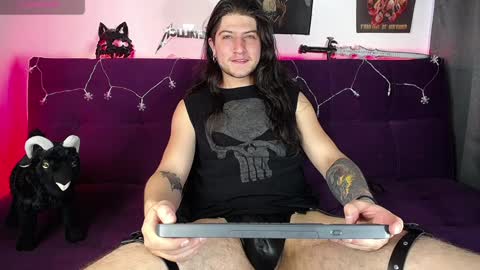 Snapshot of blackwolf_6 chatting on 12-19-24, 06:56 Dave online show from 12-19-24, 06:56