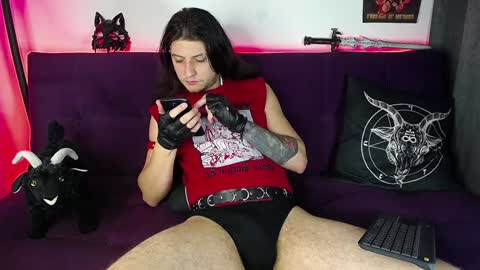 Snapshot of blackwolf_6 chatting on 01-28-25, 02:11 Dave online show from 01-28-25, 02:11