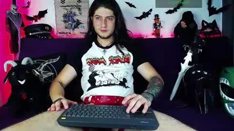 Snapshot of blackwolf_6 chatting on 10-08-25, 07:11 Dave online show from 10-08-25, 07:11