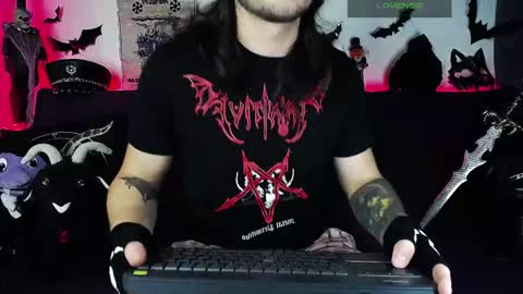 Snapshot of blackwolf_6 chatting on 10-20-25, 07:47 Dave online show from 10-20-25, 07:47