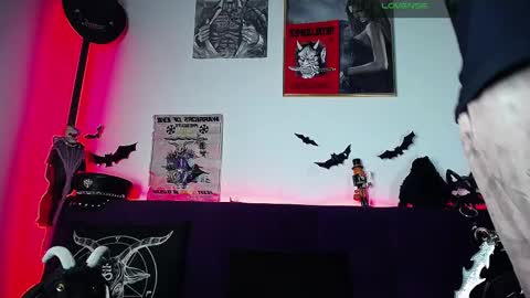 Snapshot of blackwolf_6 chatting on 11-03-25, 06:42 Dave online show from 11-03-25, 06:42