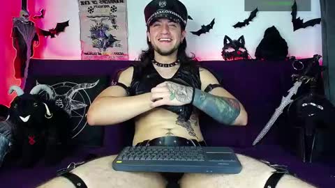 Snapshot of blackwolf_6 chatting on 11-13-25, 05:45 Dave online show from 11-13-25, 05:45