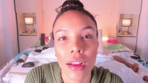 Snapshot of blackywhiite chatting on 11-21-25, 04:05 GRACE online show from 11-21-25, 04:05