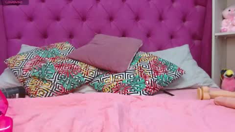 Snapshot of blaiir_moon chatting on 11-12-25, 07:03 blaiir_moon online show from 11-12-25, 07:03