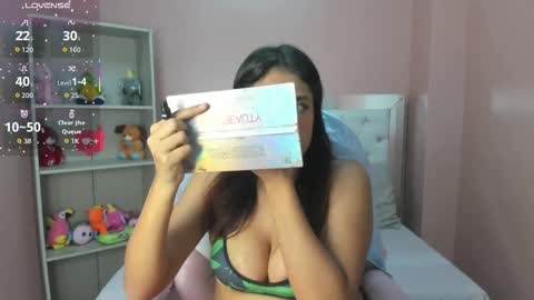 Snapshot of blaiir_moon chatting on 11-29-25, 07:28 blaiir_moon online show from 11-29-25, 07:28