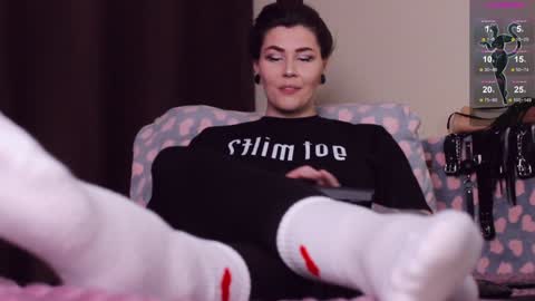 Snapshot of blake_luna chatting on 12-07-24, 09:11 Britney online show from 12-07-24, 09:11