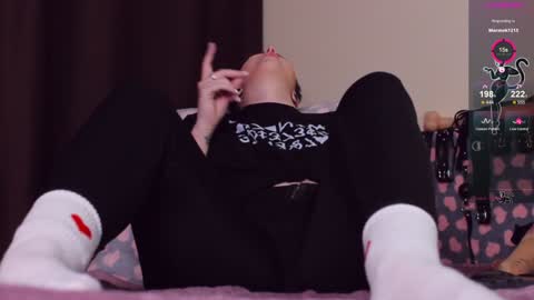 Snapshot of blake_luna chatting on 12-18-24, 05:10 Britney online show from 12-18-24, 05:10