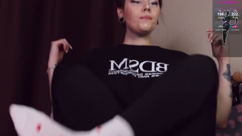 Snapshot of blake_luna chatting on 02-02-25, 04:11 Britney online show from 02-02-25, 04:11